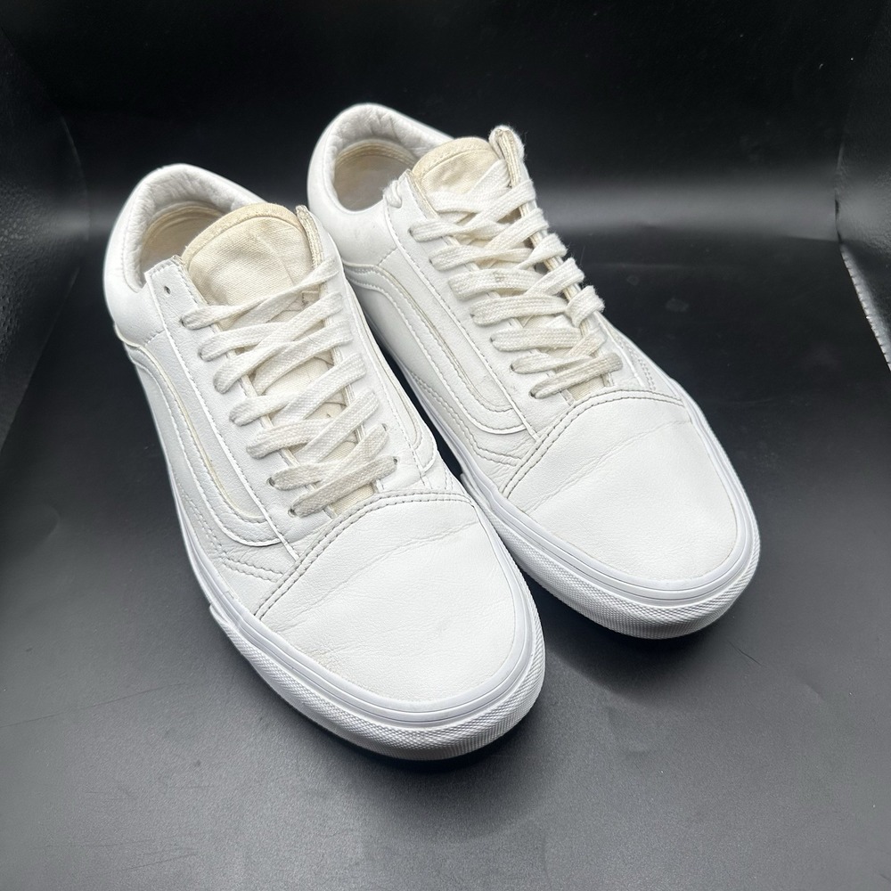 Vans Old Skool Sneakers Triple White Leather Low Top Skate Shoe  Men 7 Women 8.5